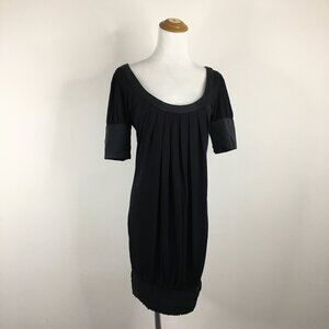 BEBE Relaxed Fit Black Silk Contrast Short Sleeve Shirred/Smocked Hem Dress